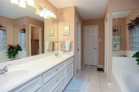 3810 Park Hampton Dr, Bryan, TX 77802 photo 19