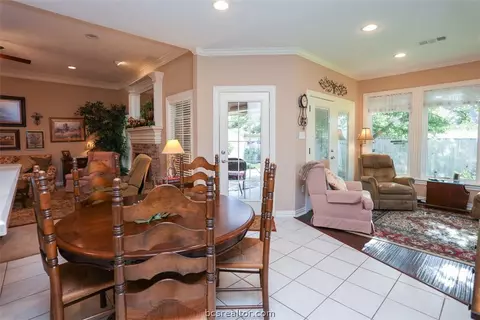 3810 Park Hampton Dr, Bryan, TX 77802 photo 9