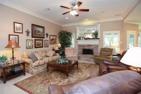 3810 Park Hampton Dr, Bryan, TX 77802 photo 4