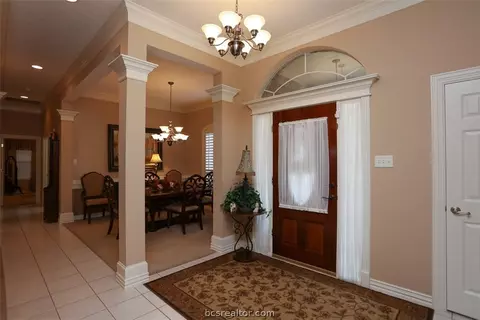 3810 Park Hampton Dr, Bryan, TX 77802 photo 2