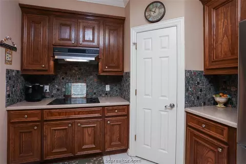 3810 Park Hampton Dr, Bryan, TX 77802 photo 6