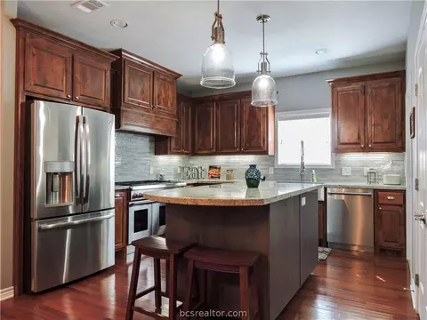 1910 Debbie Dr, Bryan, TX 77802 photo 3