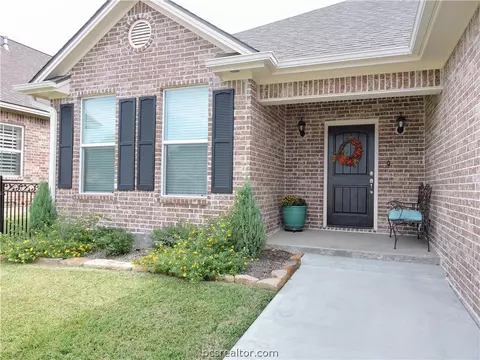 1910 Debbie Dr, Bryan, TX 77802 photo 2