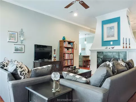 1910 Debbie Dr, Bryan, TX 77802 photo 8