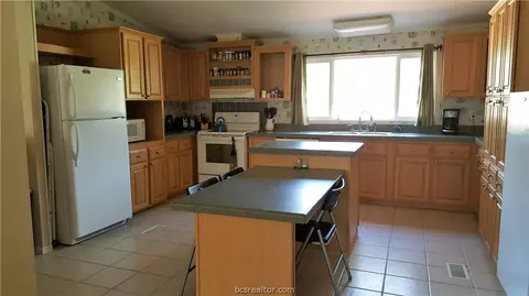 9597 Talon Cr, Bryan, TX 77808 photo 14