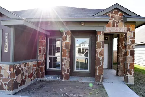 2123 Dumfries Dr, Bryan, TX 77807 photo 2
