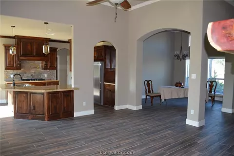 7566 Los Lobos Dr, Bryan, TX 77803 photo 5