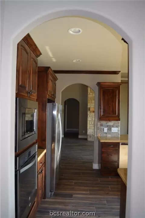 7566 Los Lobos Dr, Bryan, TX 77803 photo 8