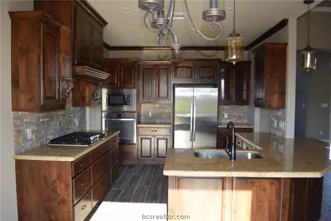 7566 Los Lobos Dr, Bryan, TX 77803 photo 6