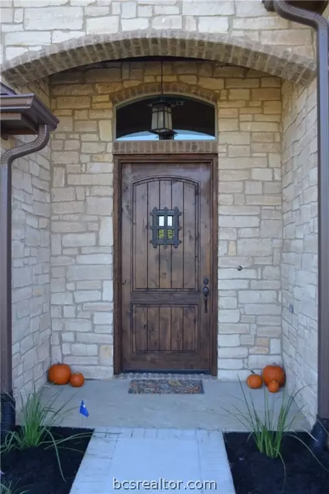7566 Los Lobos Dr, Bryan, TX 77803 photo 4
