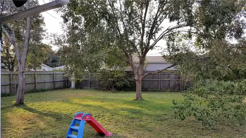 1410 Esther, Bryan, TX 77802 photo 2