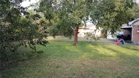 1410 Esther, Bryan, TX 77802 photo 3