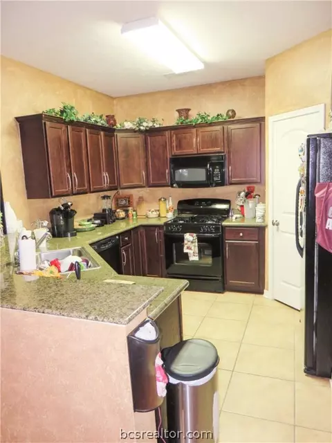 2017 Autumn Lake Dr, Bryan, TX 77807 photo 4