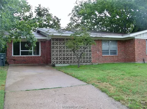 2213 Franklin Dr, Bryan, TX 77801 photo 1