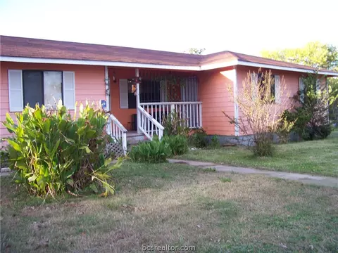 1601 Saunders St, Bryan, TX 77803 photo 2