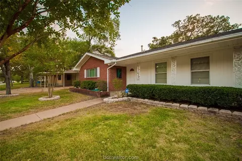 2306 Wayside, Bryan, TX 77802 photo 4