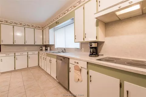 2306 Wayside, Bryan, TX 77802 photo 8