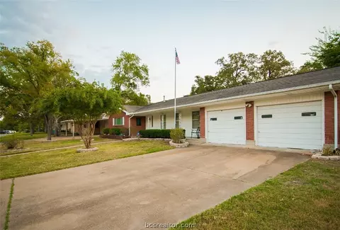 2306 Wayside, Bryan, TX 77802 photo 2