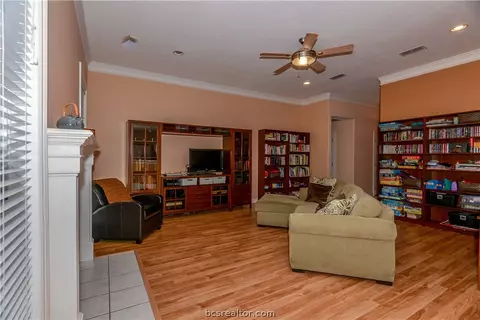 6201 Pelham Ct, Bryan, TX 77803 photo 5