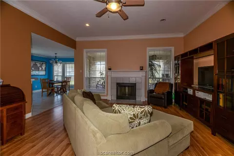 6201 Pelham Ct, Bryan, TX 77803 photo 4