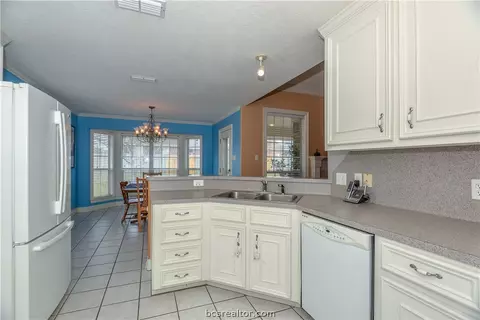 6201 Pelham Ct, Bryan, TX 77803 photo 10