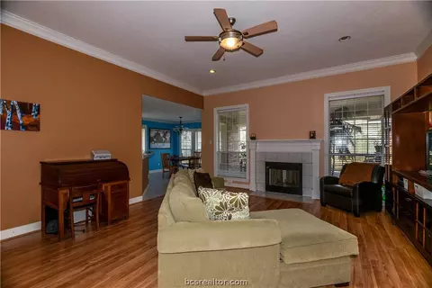 6201 Pelham Ct, Bryan, TX 77803 photo 3