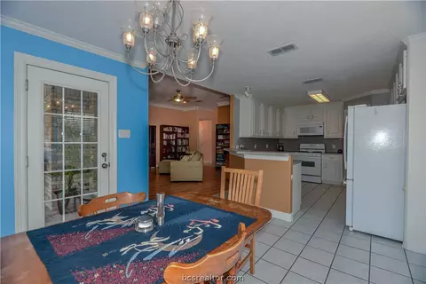 6201 Pelham Ct, Bryan, TX 77803 photo 7