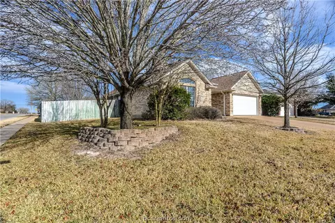 6201 Pelham Ct, Bryan, TX 77803 photo 2