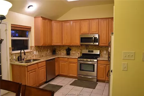 2015 Kimmy Dr, Bryan, TX 77807 photo 3