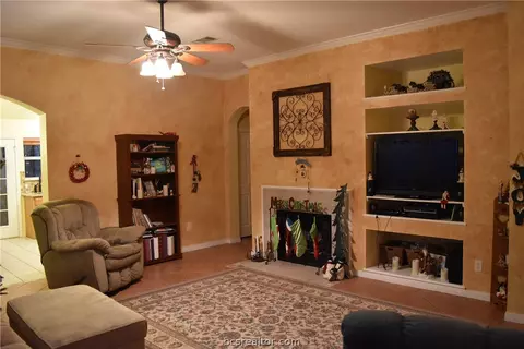 2015 Kimmy Dr, Bryan, TX 77807 photo 4