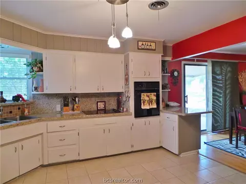2002 Wayside Dr, Bryan, TX 77802 photo 6