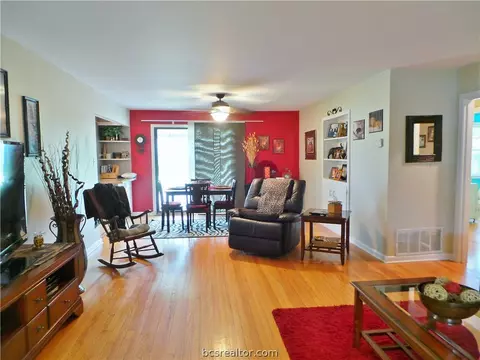 2002 Wayside Dr, Bryan, TX 77802 photo 4