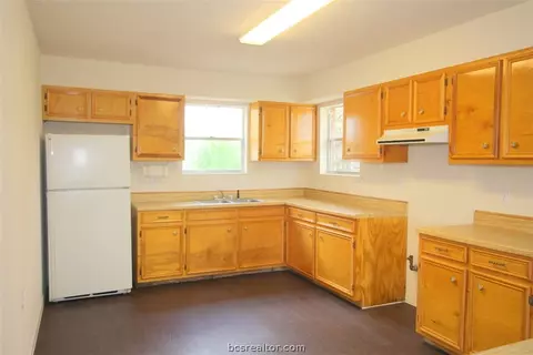 1302 E 21st St, Bryan, TX 77803 photo 6