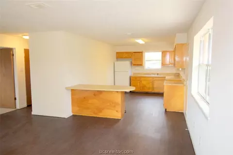 1302 E 21st St, Bryan, TX 77803 photo 4