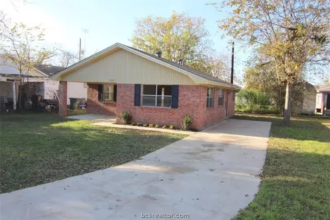1302 E 21st St, Bryan, TX 77803 photo 2