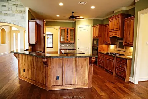 3605 Red Cedar Ct, Bryan, TX 77807 photo 5