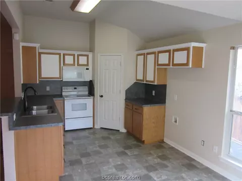 2804 Bexar Grass Dr, Bryan, TX 77802 photo 18