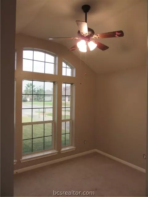 2804 Bexar Grass Dr, Bryan, TX 77802 photo 4