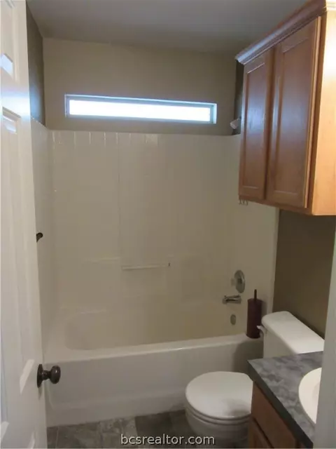 2804 Bexar Grass Dr, Bryan, TX 77802 photo 5