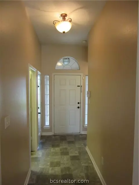 2804 Bexar Grass Dr, Bryan, TX 77802 photo 2
