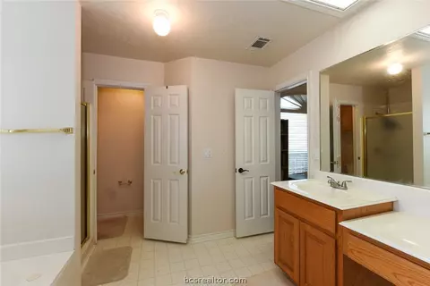 1707 Bankside Ct, Bryan, TX 77802 photo 9