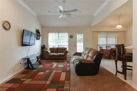 1707 Bankside Ct, Bryan, TX 77802 photo 2