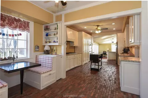 800 E 30th St, Bryan, TX 77803 photo 8