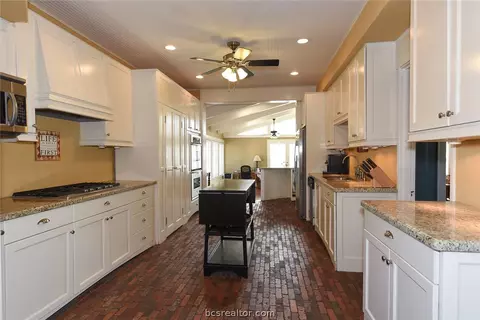 800 E 30th St, Bryan, TX 77803 photo 9