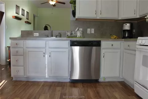 2904 Bexar Grass Dr, Bryan, TX 77802 photo 9