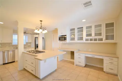 2907 Hillside Dr, Bryan, TX 77802 photo 6