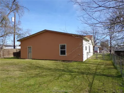 1604 Echols St, Bryan, TX 77801 photo 3