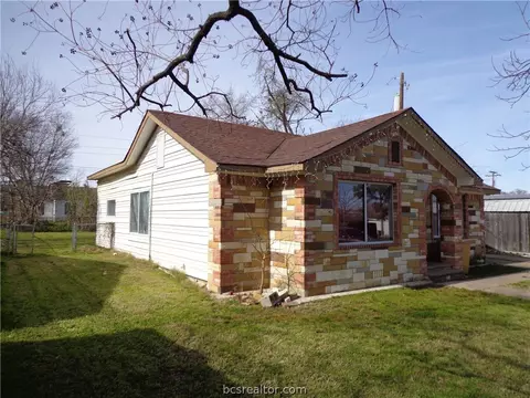 1604 Echols St, Bryan, TX 77801 photo 2