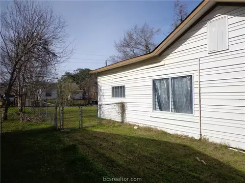1604 Echols St, Bryan, TX 77801 photo 5