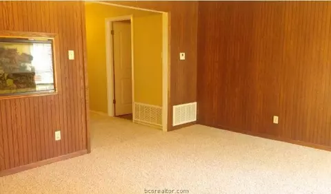 601 E 11th St, Cameron, TX 76520 photo 9